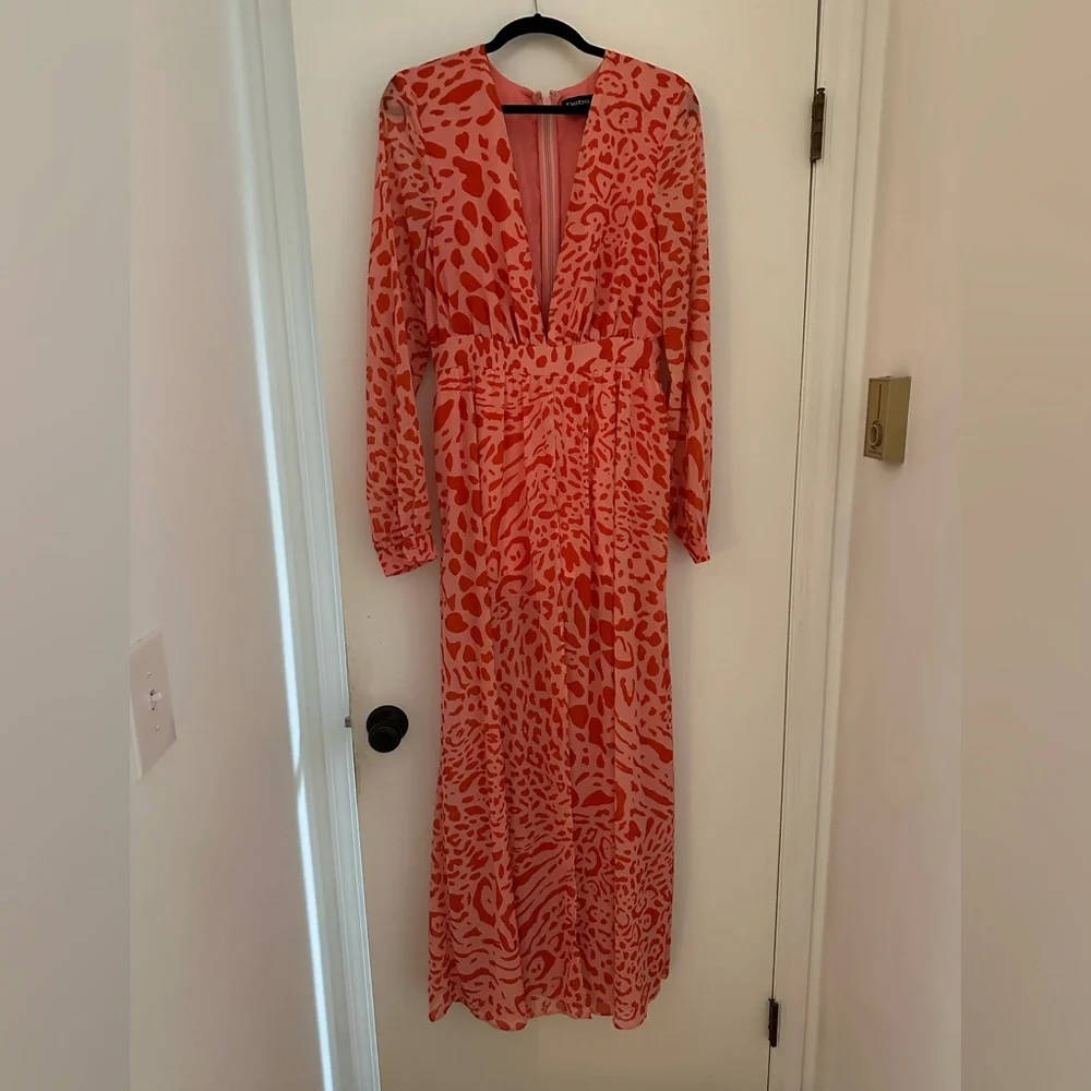 BEBE PRINTED DEEP V MAXI DRESS - Picture 8 of 8